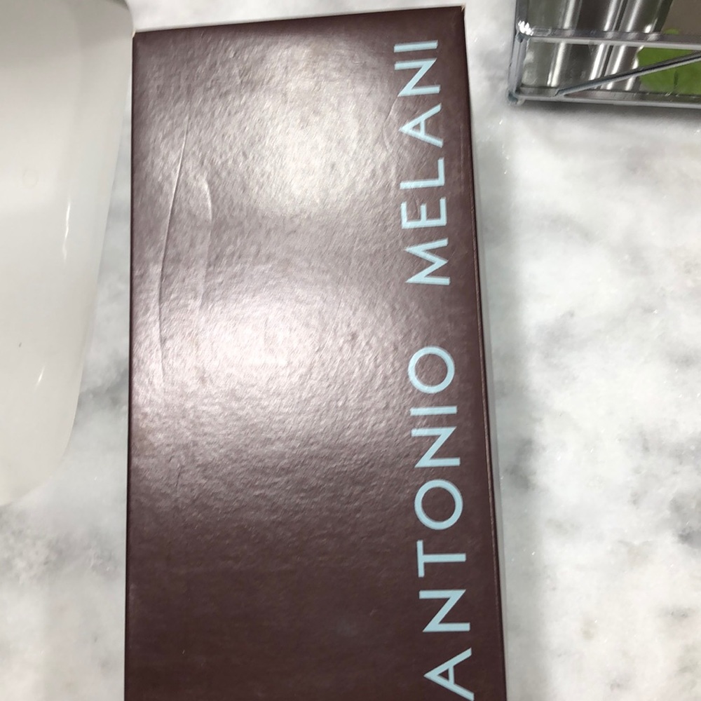 Antonio Melani Flats